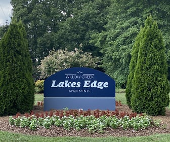 view of community / neighborhood sign, Lakes Edge Apartments