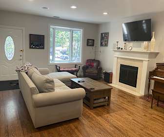 Living, 1456 West Wolfram Street