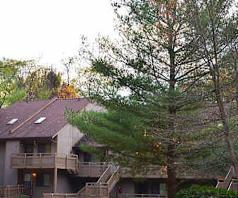 Kennedy Commons 1320 Kennedy Boulevard Cuyahoga Falls Oh Apartments For Rent Rent Com