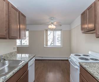 Apartments For Rent In Loyola University Of Chicago Il 1648 Rentals Apartmentguide Com