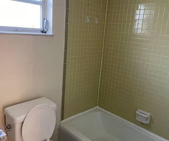 Jade-Lynn Apartments, 33020, FL