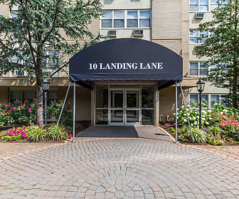 10 Landing Lane, New Brunswick, NJ