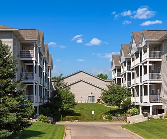 view of building exterior featuring a yard, Platinum Valley Apartments
