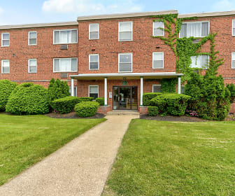 Ellacott Parkway Apartments, Warrensville Heights High School, Warrensville Heights, OH