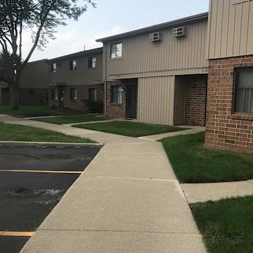 Amherst Village Apartments - Bowling Green, OH 43402