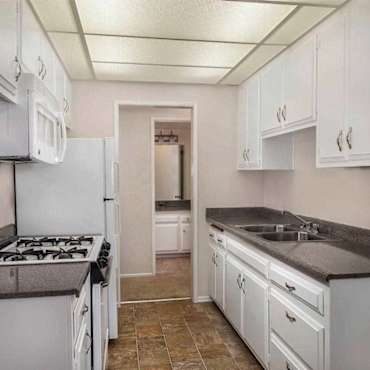 Los Arbolitos Apartments - Fresno, CA 93727