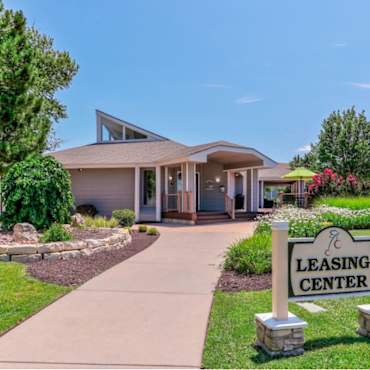 Apartments For Rent In Eastborough Ks 222 Rentals Apartmentguide Com