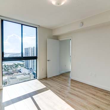 Miami Plaza Apartments Miami Fl 33136