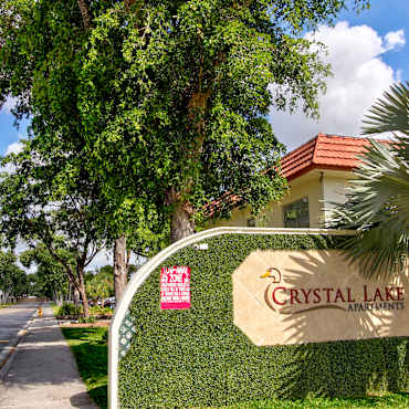 Crystal Lakes In Miami Apartments Miami Fl 33056