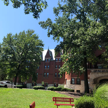 Castle Park Apartments - Saint Louis, MO 63133