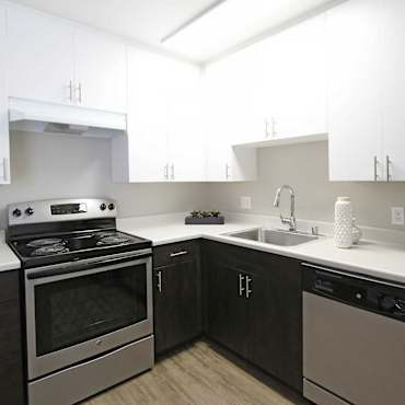 Barclay Square Apartments - San Diego, CA 92117