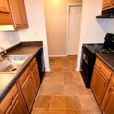Deerfield Woods Apartments - Livonia, MI 48152