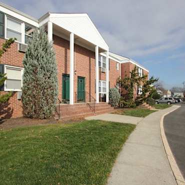 Holmdel Pointe Apartments - Keyport, NJ 07735