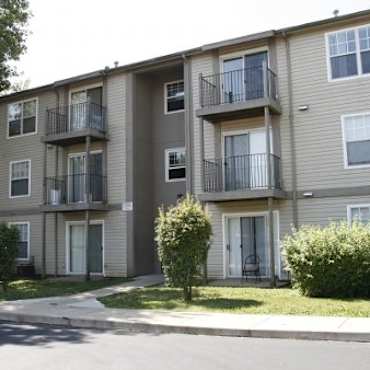 University Commons Apartments - Saint Louis, MO 63130