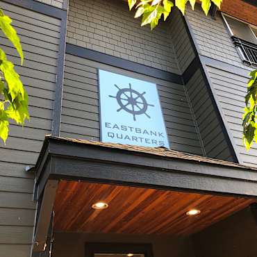 East Bank Quarters Apartments Portland Or 97202