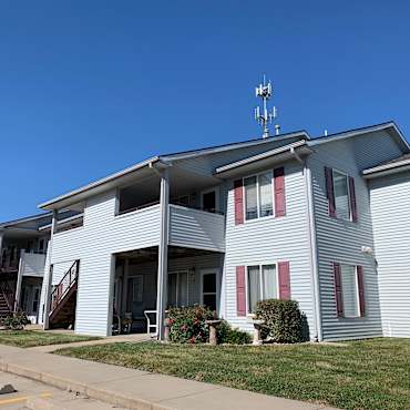 Brookfield Apartments Amp Townhomes Emporia Ks 66801