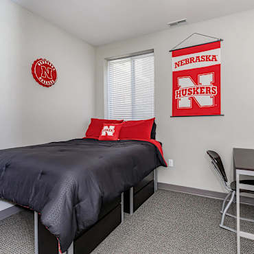 50 50 Apartments Lincoln Ne 68508 Apartment features include large kitchens with stainless steel appliances.