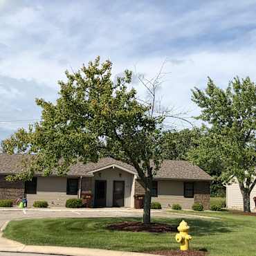 Castle Court Apartments - Auburn, IN 46706