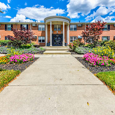 Apartments Under 900 In Columbus Oh Apartmentguide Com