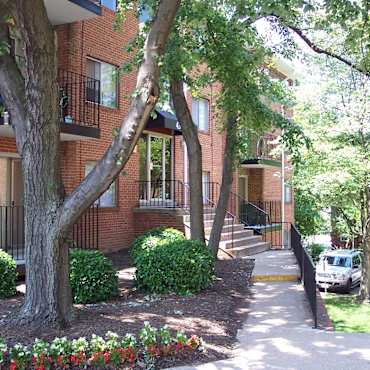Waverly Village Apartments - Arlington, VA 22207