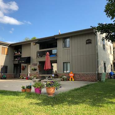 Lake Country Village Apartments Oconomowoc Wi 53066