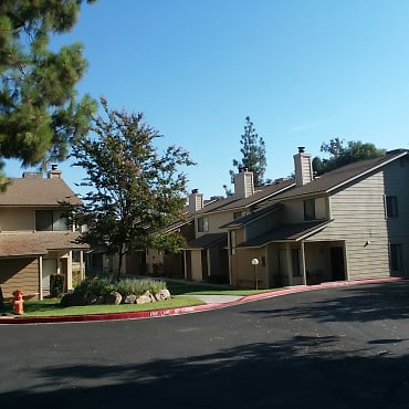 Willow Park Apartments - Fresno, CA 93727