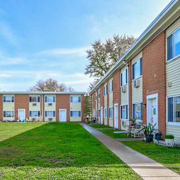 Garden Grove Townhomes Apartments - Bowling Green, OH 43402