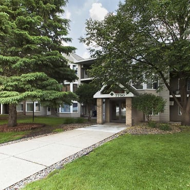 Oaks Whitney Pines Apartments - Apple Valley, MN 55124