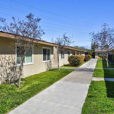 Garden Square Apartments - Fresno, CA 93705