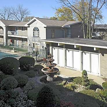 Courts of the Fountains Apartments Des Plaines IL 60016