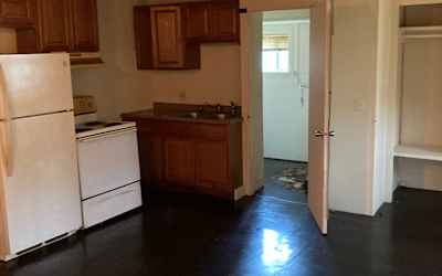 Room to shop rent in linden