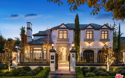 Rodeo Drive 4-Bedroom Houses For Rent in Beverly Hills, CA
