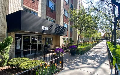 1632 W. Belmont Apartments For Rent - Chicago, IL