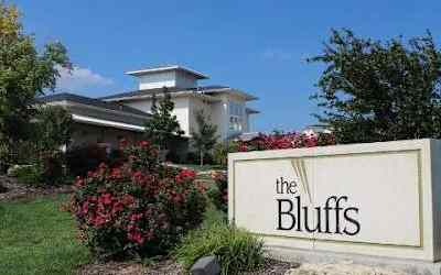 the bluffs apartments kansas