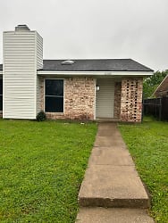 2500 Red River St - Mesquite, TX