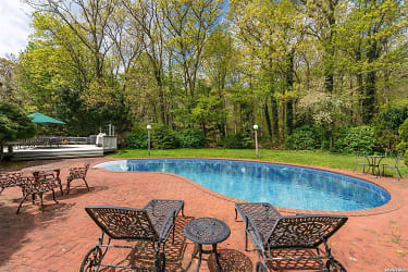 433 Cold Spring Rd - Syosset, NY