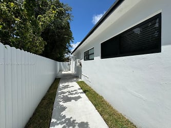 1351 NW 132nd Terrace #EFF - Miami, FL