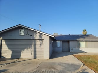 8785 Shannon Dr - Bakersfield, CA