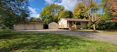 28570 Old Towne Rd - Chisago City, MN