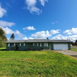 519 E Blakely Ave - Brownsville, OR
