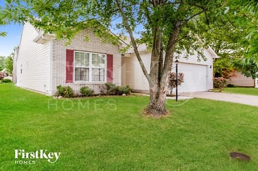 12261 Running Springs Rd - Fishers, IN