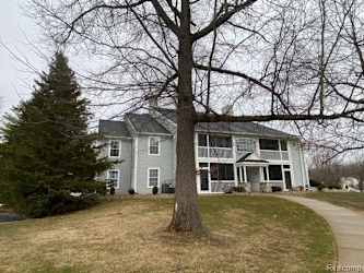 827 W Barrington Cir #12 - Jackson, MI
