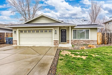 926 Willowdale Ave - Medford, OR