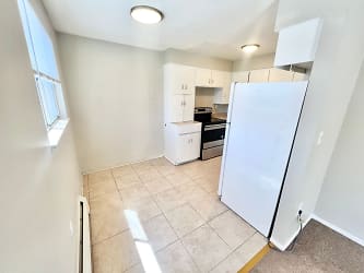 9905 W 21st Ave - Lakewood, CO