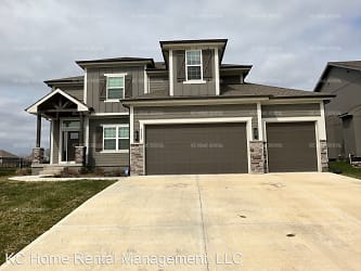 2362 SW Old Port Rd - Lees Summit, MO