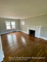 3276 Tullamore Rd - Cleveland Heights, OH