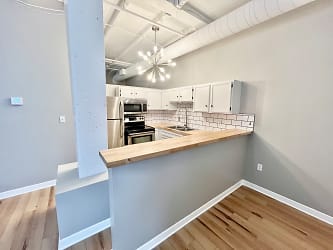 1133 W 9th St unit 106 - Cleveland, OH