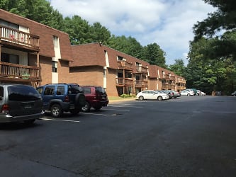 Hill Court Apartments - Collinsville, VA