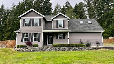 546 SW Miller Rd - Port Orchard, WA