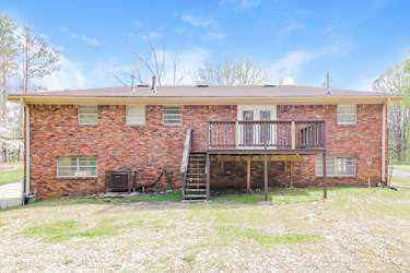 2002 Silver Creek Dr - Austell, GA